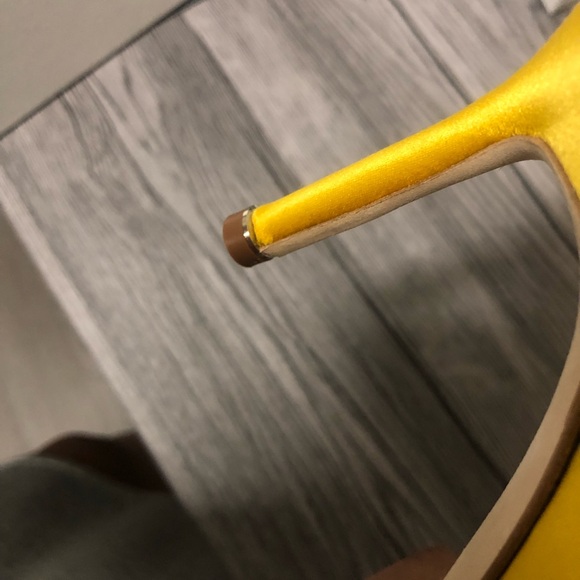 Manolo Blahnik 90mm Hangisi Pumps in yellow - Picture 16 of 16